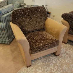 Finkeldei Polstergruppen|Sofa 2,5 sitzig und Sessel Batavia 619 Bezug Dunkelbraun Dunkelbeige Füße Nussbaum dunkel