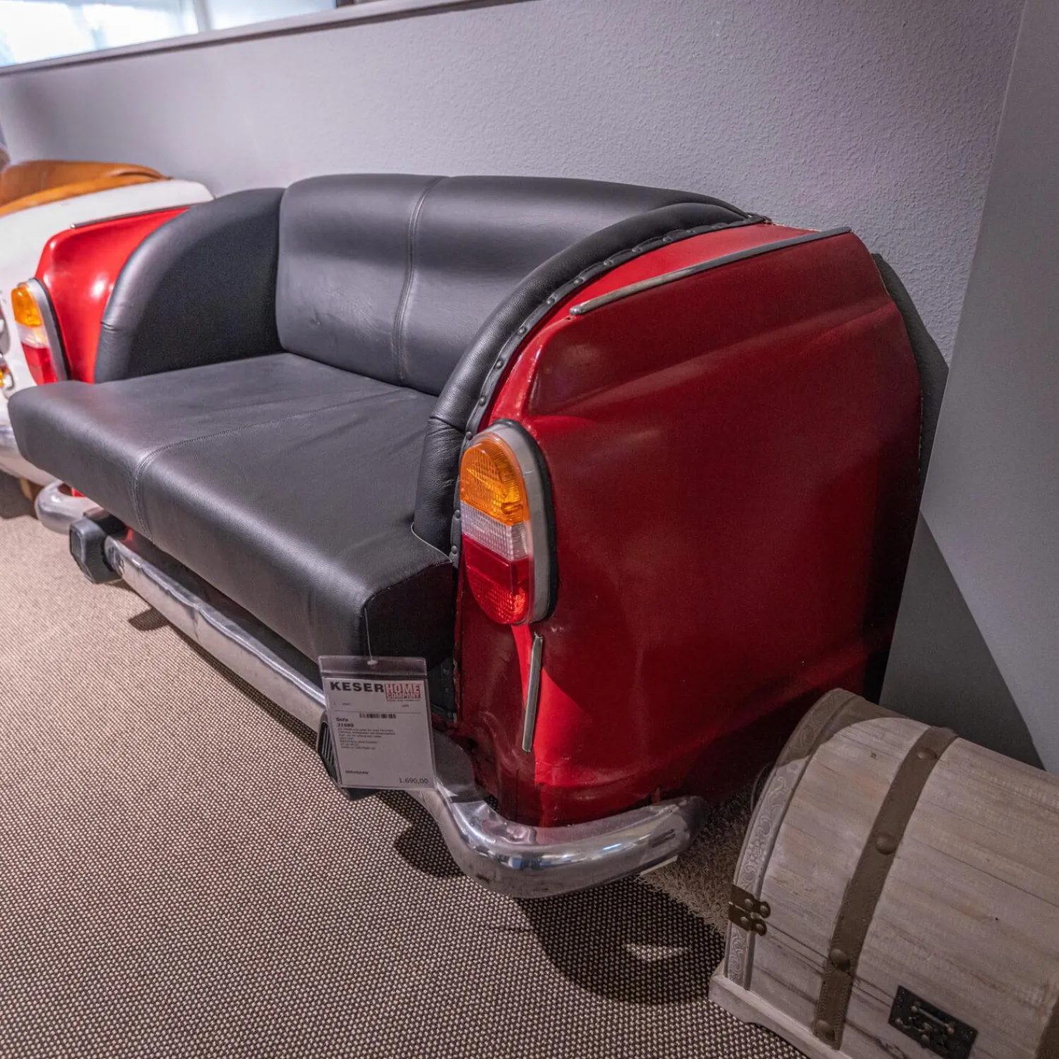 Eigene Herstellung 2-Sitzer-Sofas|Sofa 21689 Vintage Autoform Ambassador mit Scheinwerfern Leder/Metall schwarz-rot