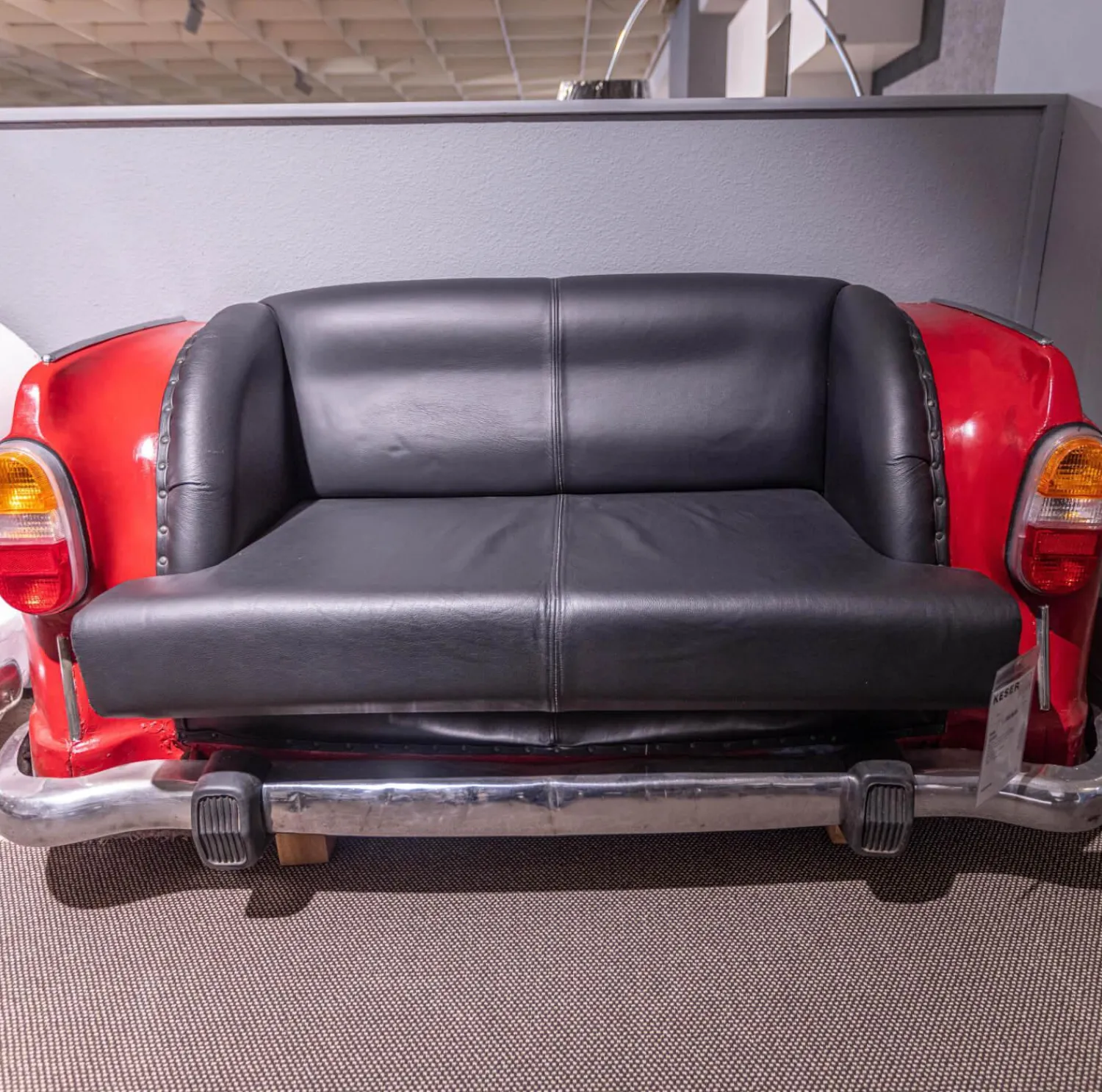 Eigene Herstellung 2-Sitzer-Sofas|Sofa 21689 Vintage Autoform Ambassador mit Scheinwerfern Leder/Metall schwarz-rot