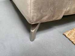 Polsteria 2-Sitzer-Sofas|Sofa Abano Stoff Riviera Sand Beige Eckfüße Metall Nickel Satiniert Mit Elektrischer Day Bed Funktion