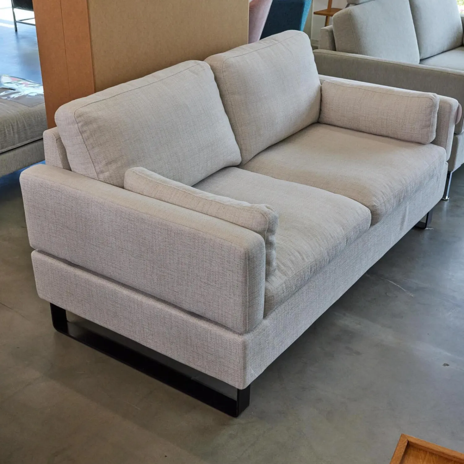 Brühl 2-Sitzer-Sofas|Sofa Alba M Stoff 4430 Beige Grau Fuß Schwarz Mit Integrierten Kopfstützen