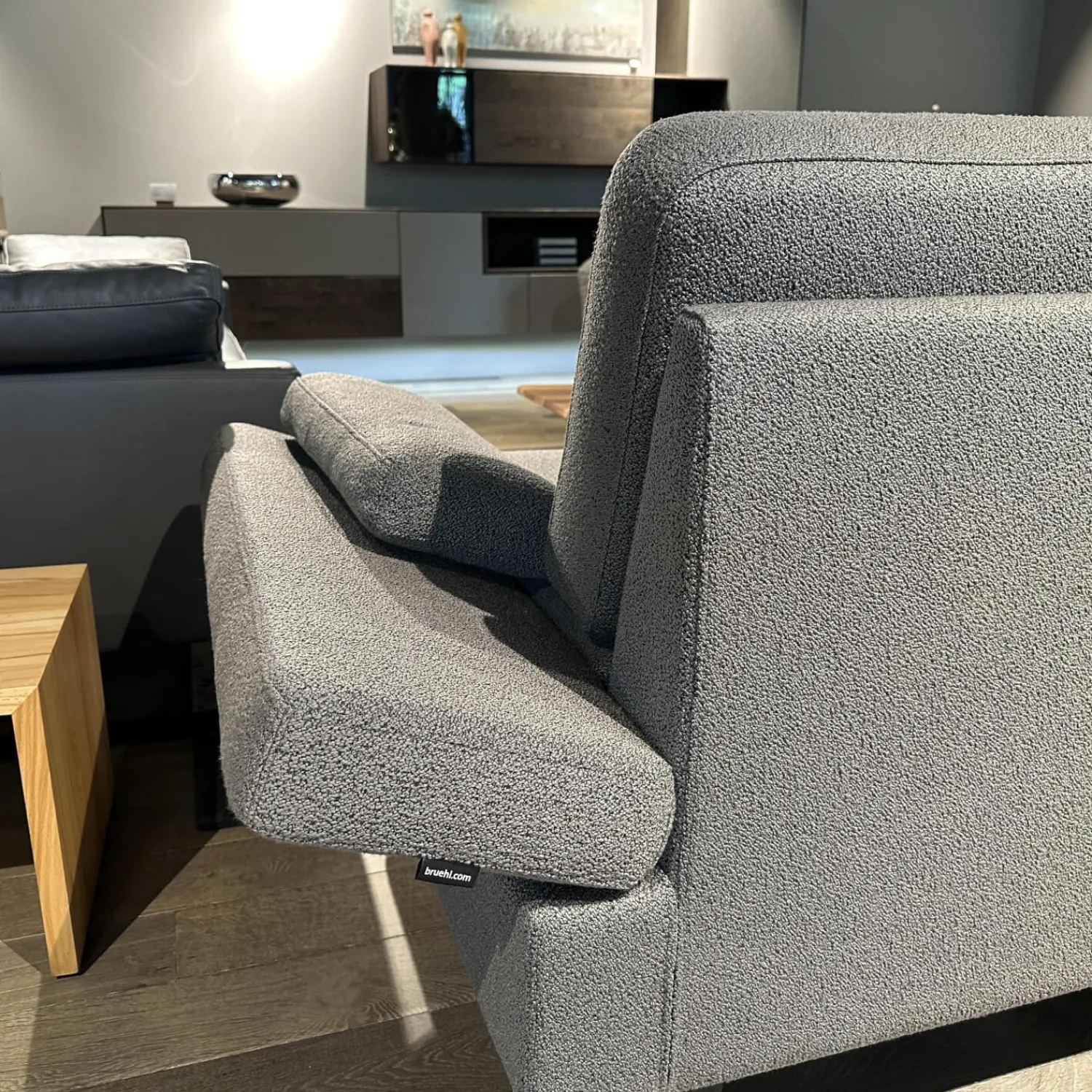 Brühl 2-Sitzer-Sofas|Sofa Alba Stoff 5275 96 Grau Winkelfuß Schwarz Mit Klappbaren Armlehnen