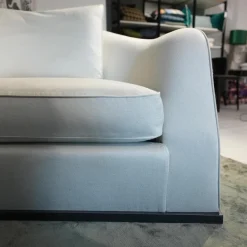 Flexform 2-Sitzer-Sofas|Sofa Alfred Bezug Stoff Empoli N. 930 Extra Grau Gestell Massivholz Füße Metall Brüniert Schwarz