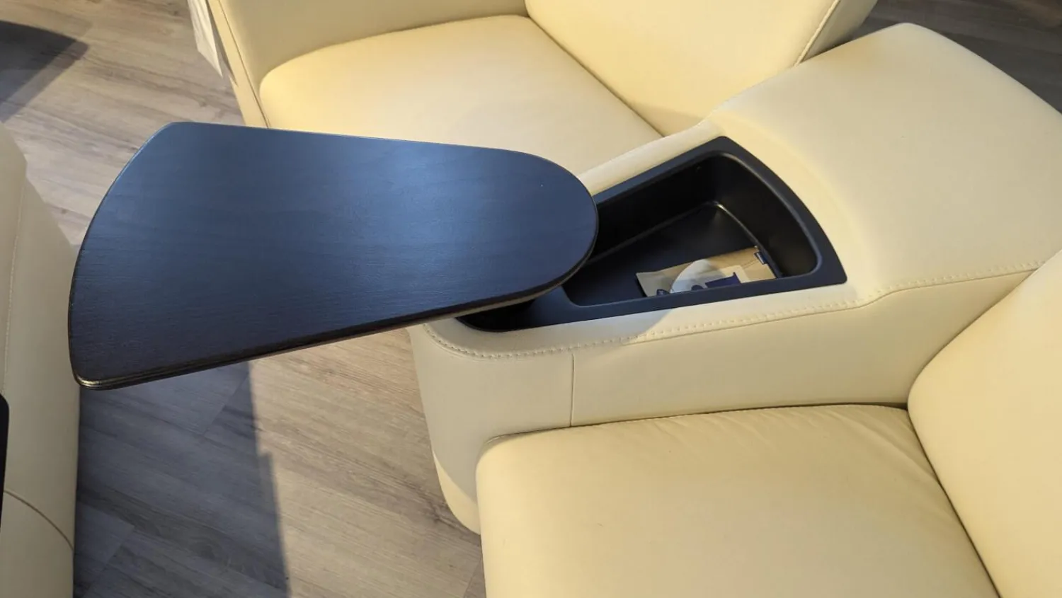 Stressless 2-Sitzer-Sofas|Sofa Arion Leder Paloma Light Grey Grau Stahlfuß 001 Edelstahl Poliert Holzteile Wenge Kopfstütze Höhenverstellbar Inklusive Hocker Mit Tischablage