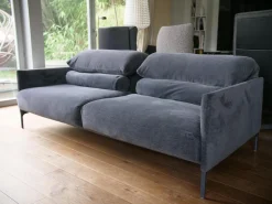 COR 2-Sitzer-Sofas|Sofa Avalanche Stoff 8145 Dunkelgrau Fuß M21 Lack Anthrazit Mit Hocker Und Lendenrollen