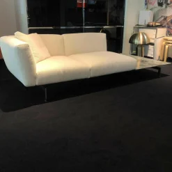 Knoll International 2-Sitzer-Sofas|Sofa Avio Stoff Capraia 01CP Weiß mit Marmortisch