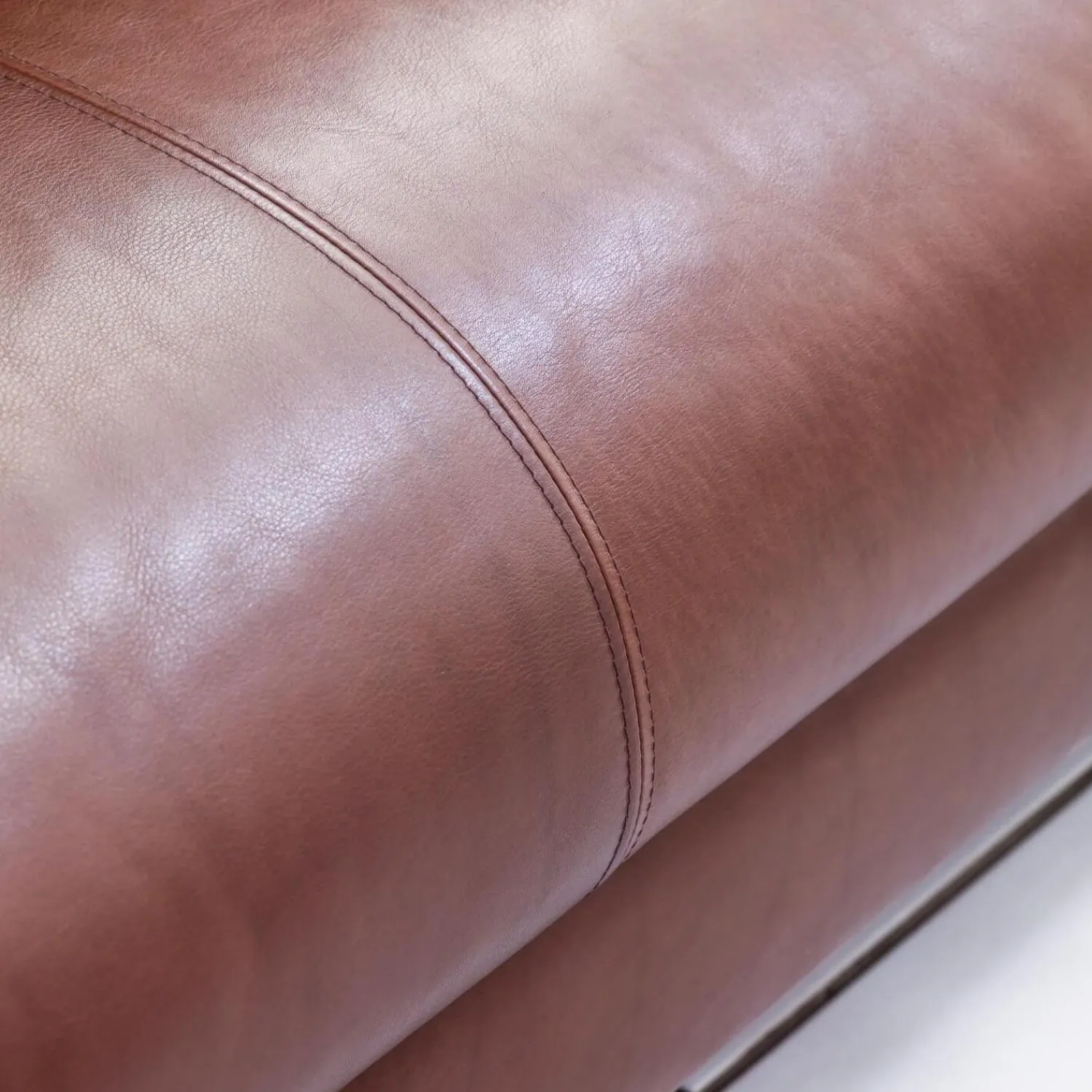 Montis 2-Sitzer-Sofas|Sofa Axel 3.5-Sitzer Bezug Leder Rancho Sienna L50 Kufengestell Edelstahl