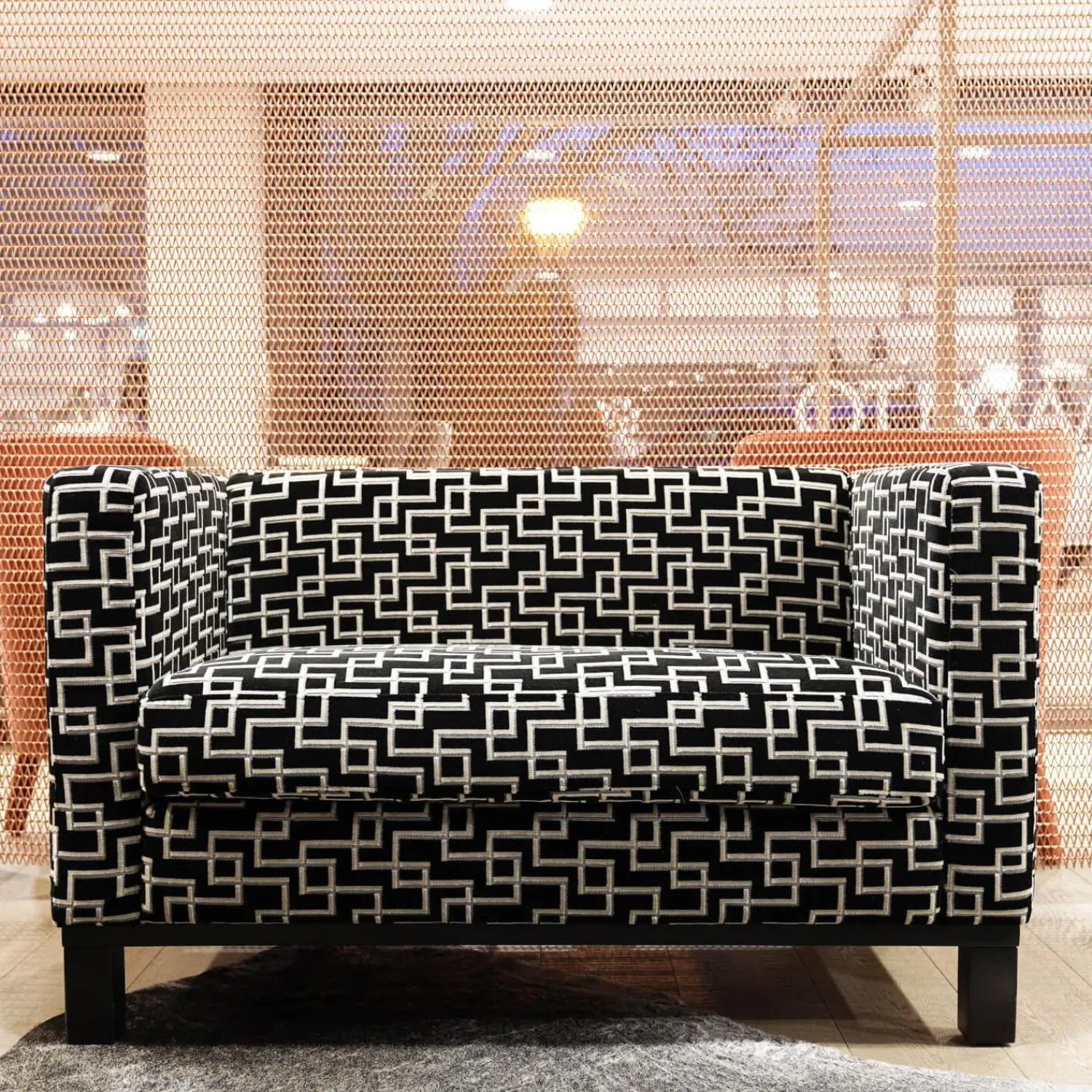 Lambert 2-Sitzer-Sofas|Sofa Bella Bezug Stoff 83567 Eileen Schwarz/Grau Rahmen Und Füße Massivholz Schwarz Gebeizt