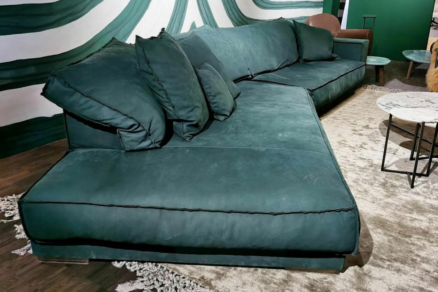 Baxter 3-Sitzer-Sofas|Sofa Budapest Soft Leder Kashmir Jade Petrol Gestell Satiniertes Rohmetall mit 4 Kissen