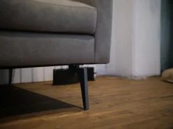 Tommy M 2-Sitzer-Sofas|Sofa Buster 1348L Bezug Leder Rhino Grau Füße Nickel Schwarz Inklusive Kissenstützen