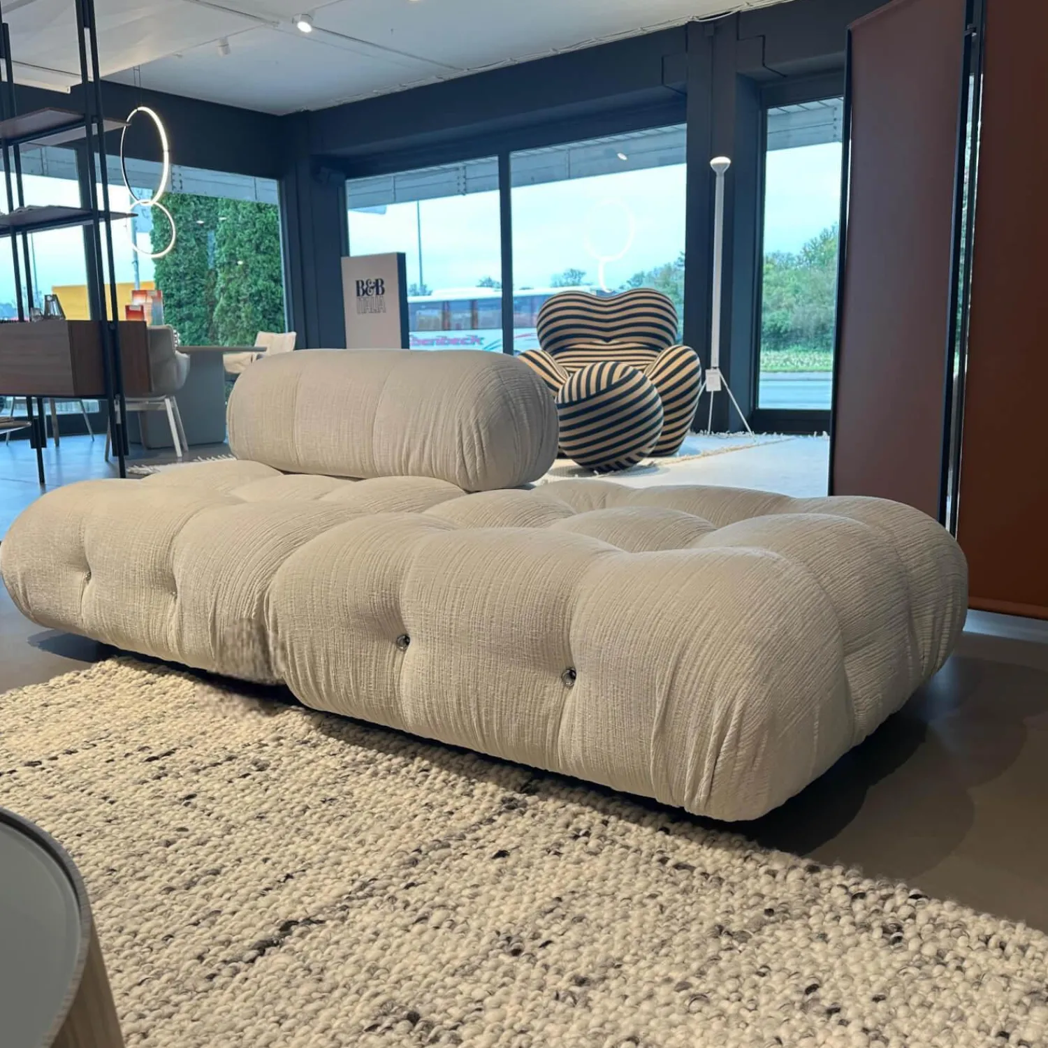 B&B Italia 2-Sitzer-Sofas|Sofa Camaleonda Stoff 103 Enia Elfenbein Weiß Füße Buchenholz Natur