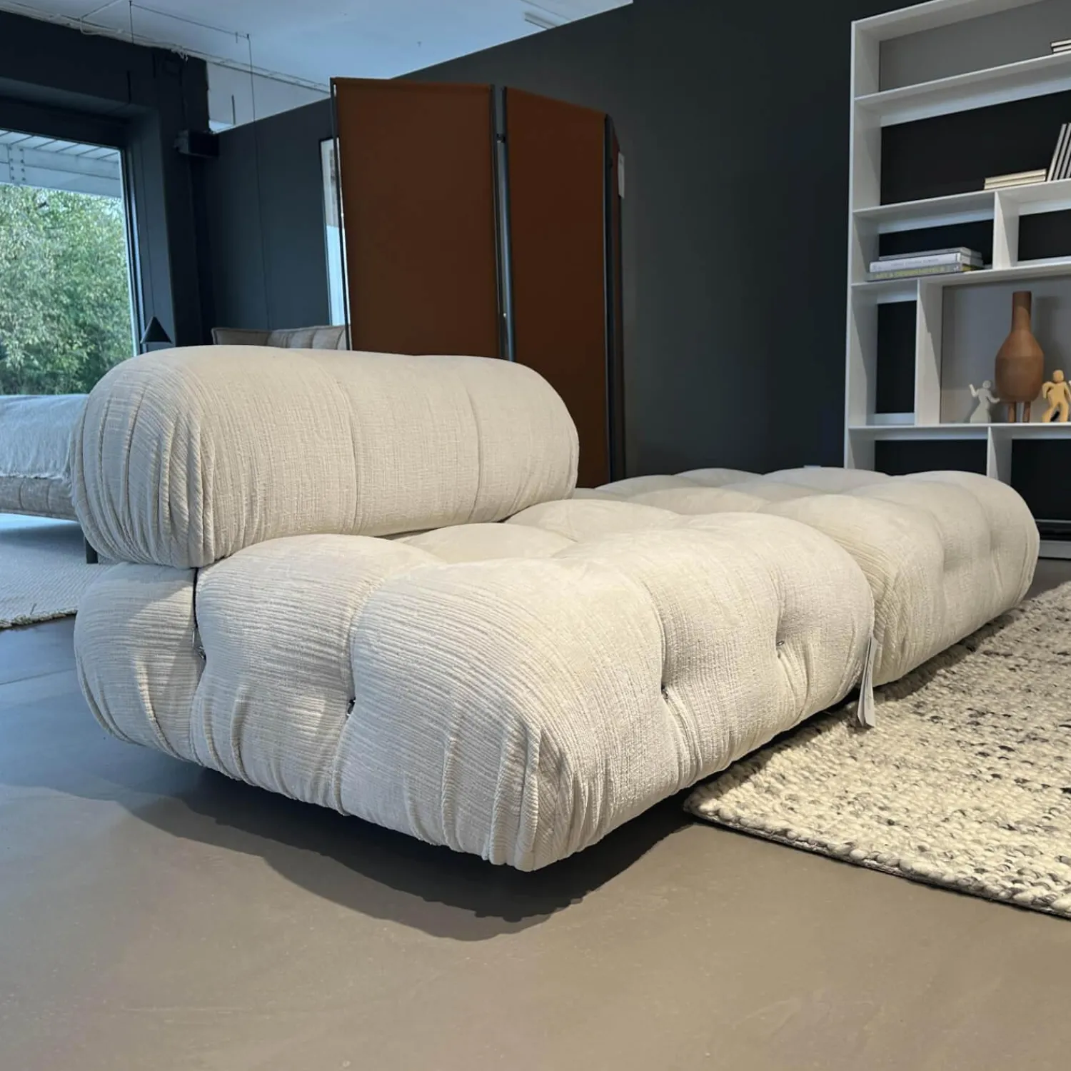 B&B Italia 2-Sitzer-Sofas|Sofa Camaleonda Stoff 103 Enia Elfenbein Weiß Füße Buchenholz Natur