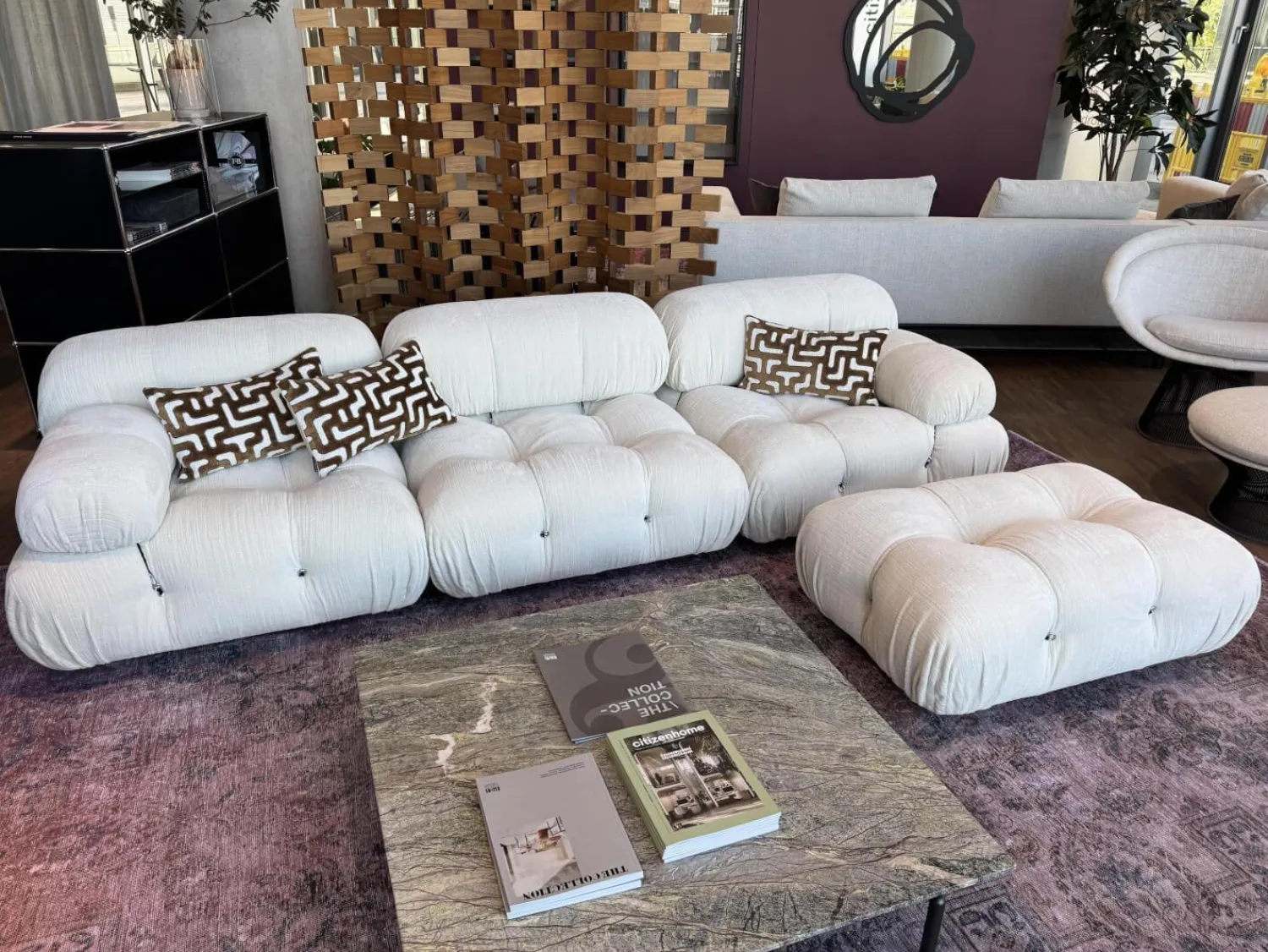 B&B Italia 3-Sitzer-Sofas|Sofa Camaleonda Stoff Enia Elfenbeinweiß mit Hocker