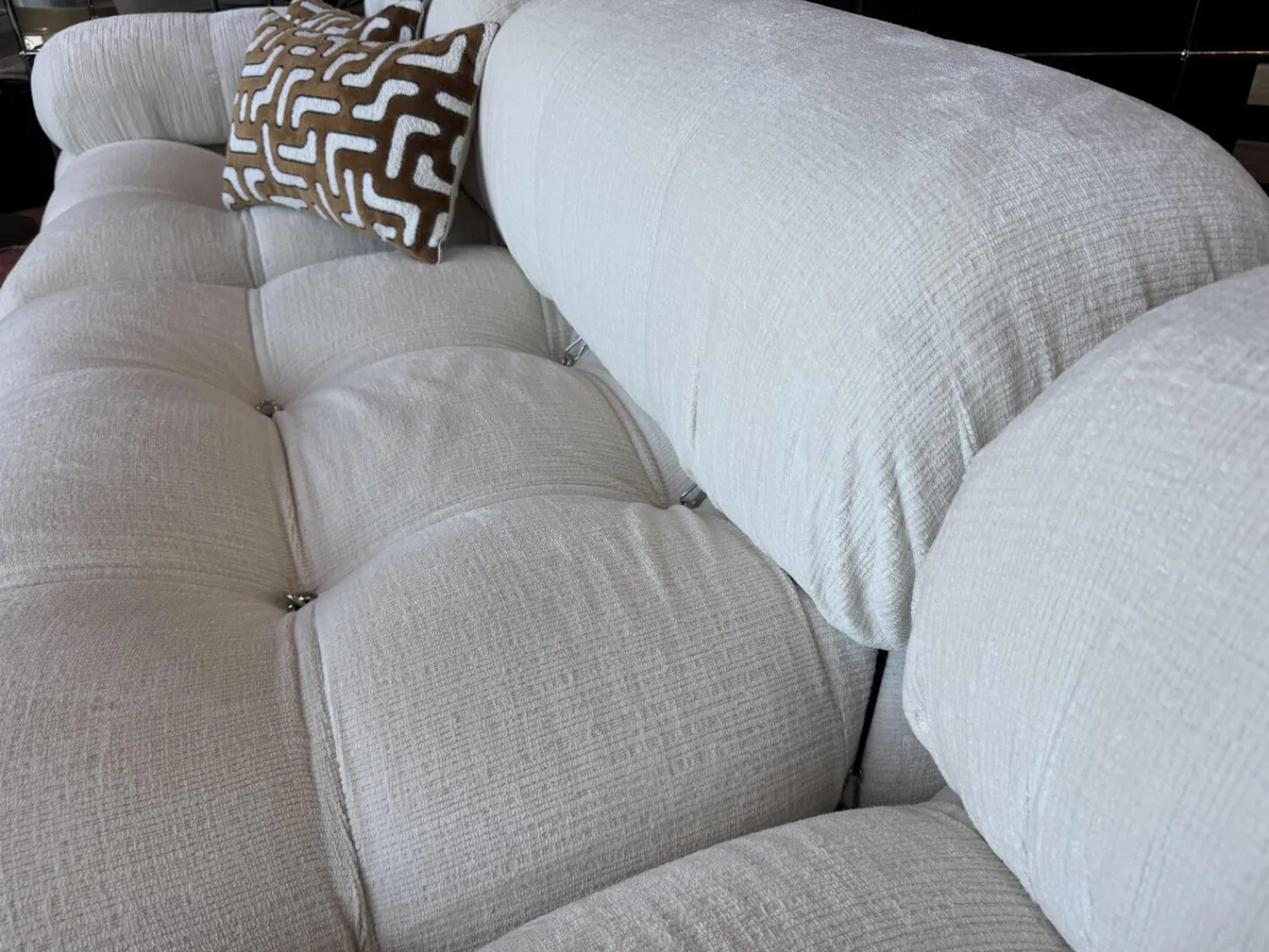 B&B Italia 3-Sitzer-Sofas|Sofa Camaleonda Stoff Enia Elfenbeinweiß mit Hocker