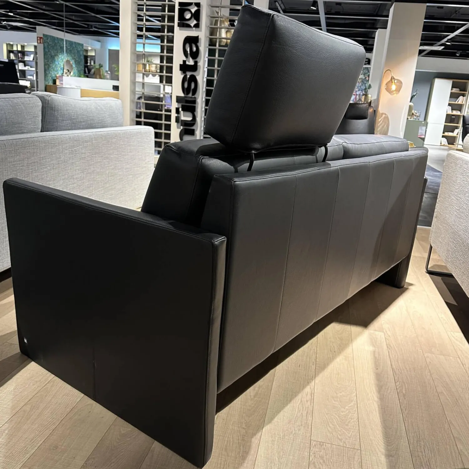 Rolf Benz 2-Sitzer-Sofas|Sofa Cara 009 In Leder 38.110 Verkehrschwarz Schwarz Niedriges Rückenkissen Sitzkomfort Classic Mit Kopfstütze Und Kissen