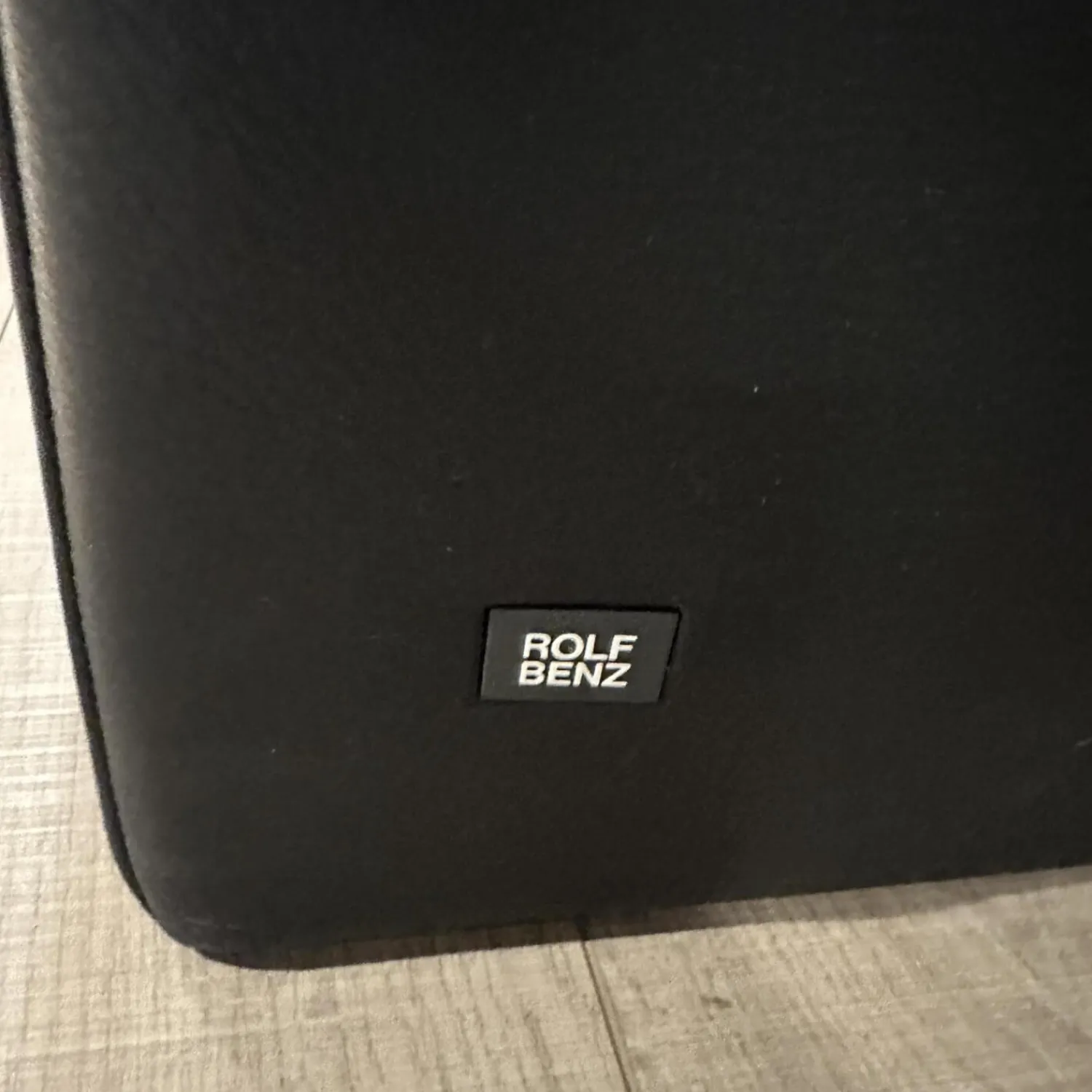 Rolf Benz 2-Sitzer-Sofas|Sofa Cara 009 In Leder 38.110 Verkehrschwarz Schwarz Niedriges Rückenkissen Sitzkomfort Classic Mit Kopfstütze Und Kissen