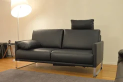 Rolf Benz 2-Sitzer-Sofas|Sofa Cara SB168 Leder 38.109 Graublau Kufe Glanzchrom mit Beinauflage