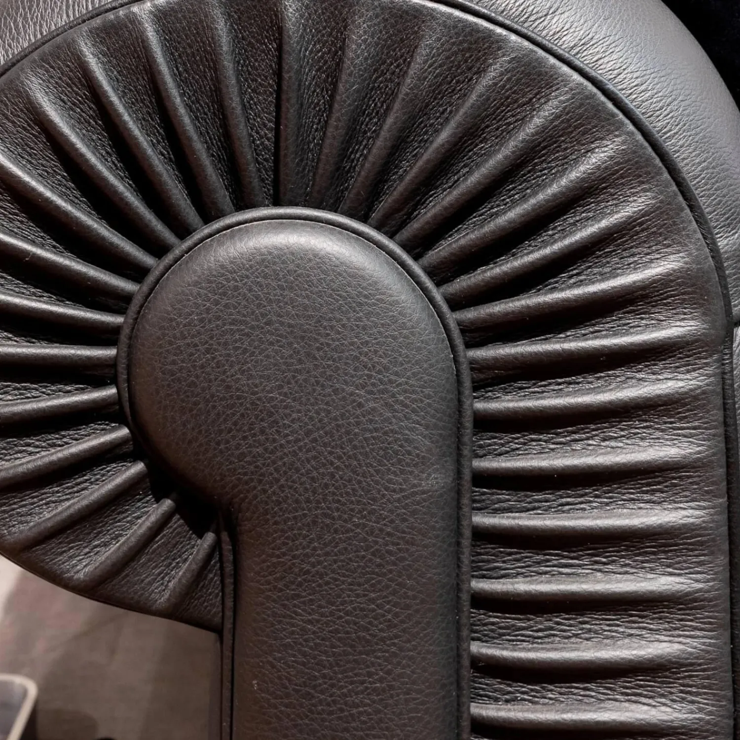 Poltrona Frau 2-Sitzer-Sofas|Sofa Chester Leder Pelle SC 80 Nero Schwarz