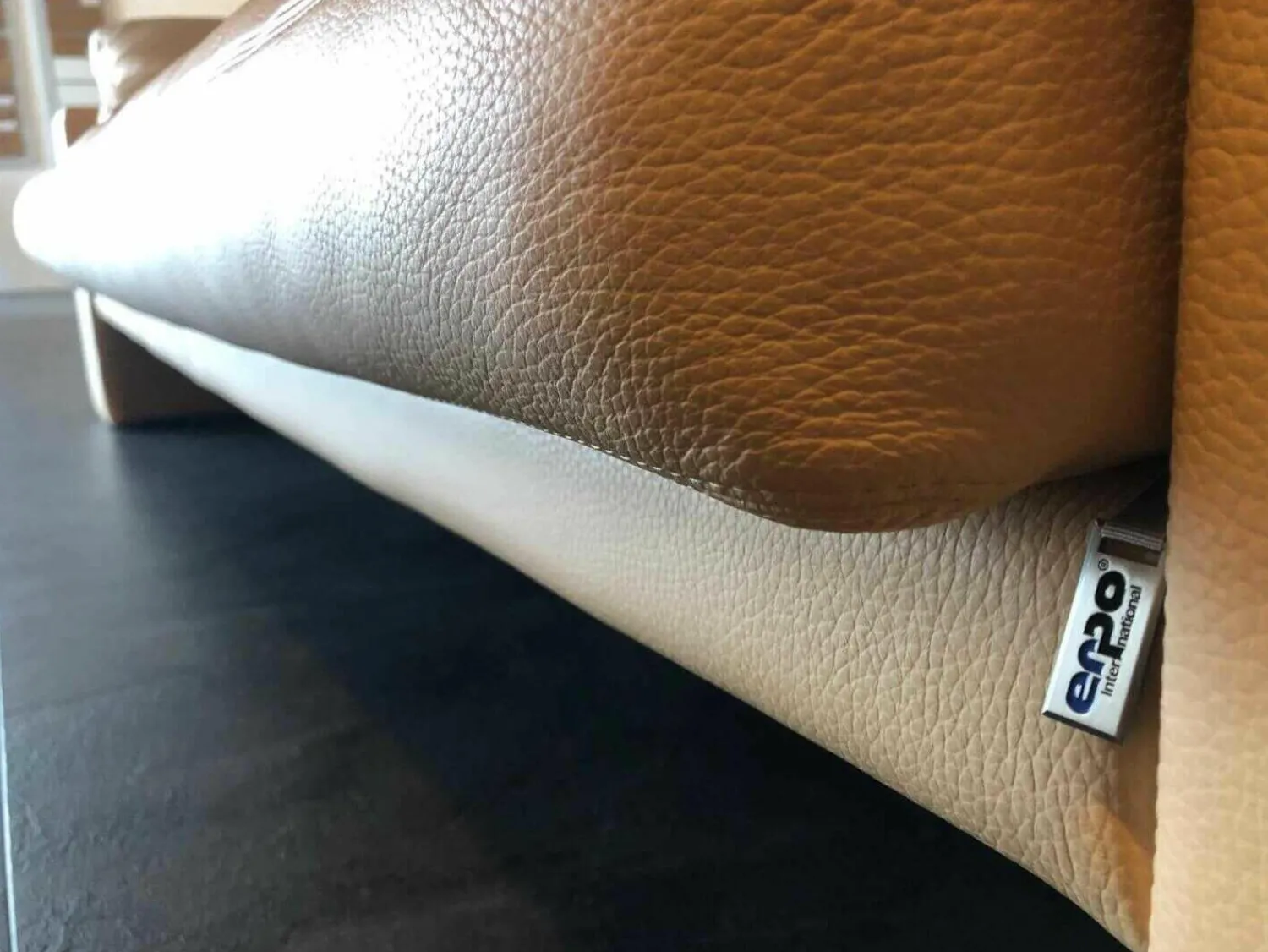 Erpo 2-Sitzer-Sofas|Sofa Classics 100 Leder 43.450 Beige mit Armlehnkissen