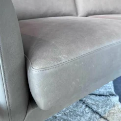 Bielefelder Werkstätten 2-Sitzer-Sofas|Sofa Coco Reines Anilin Leder Java Basalt Füsse Holz Wengefarbig Gebeizt