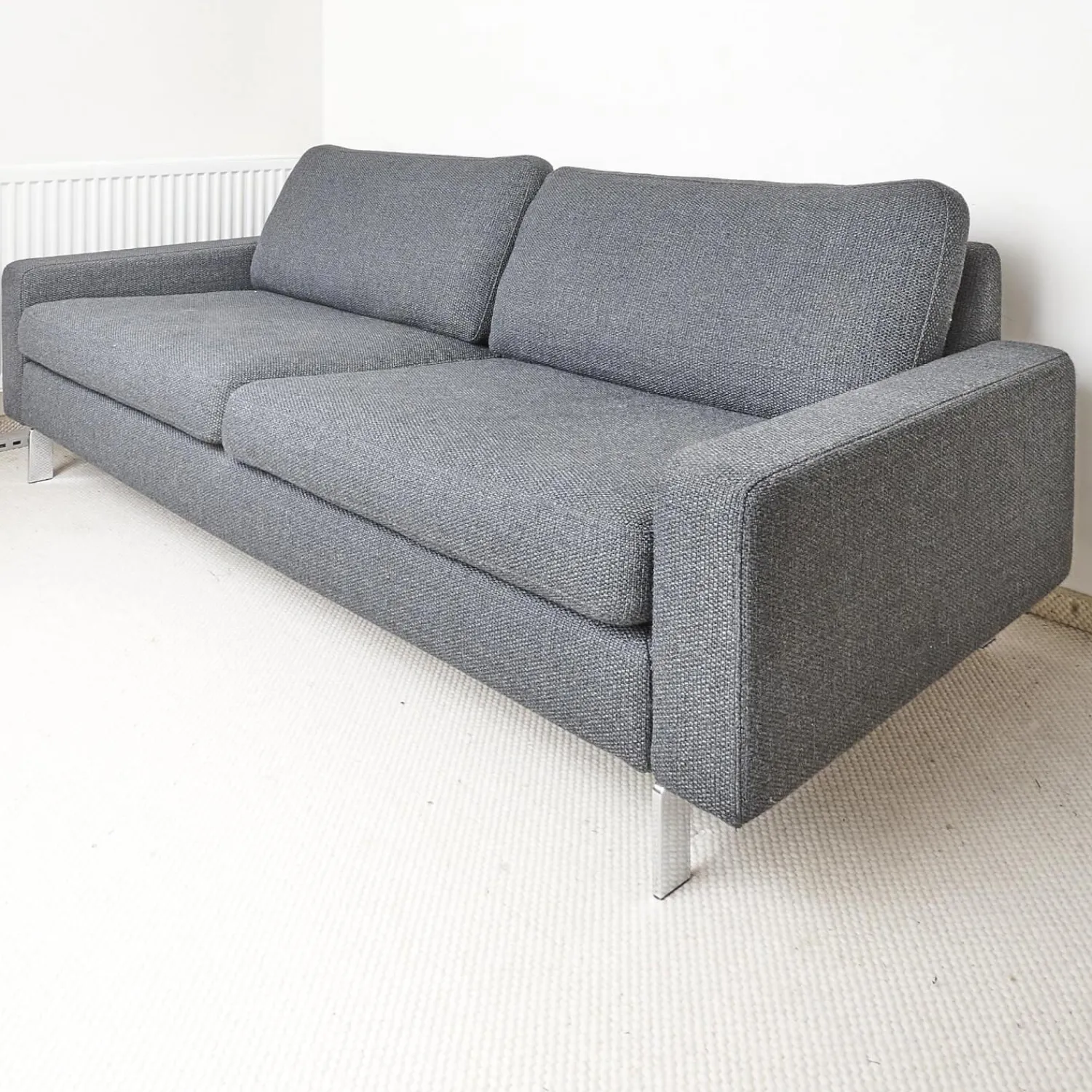 COR 2-Sitzer-Sofas|Sofa Conseta Bezug Stoff 5010 Anthrazit Schmalfuß Chrom Bodenfrei Inklusive 2 Kissen