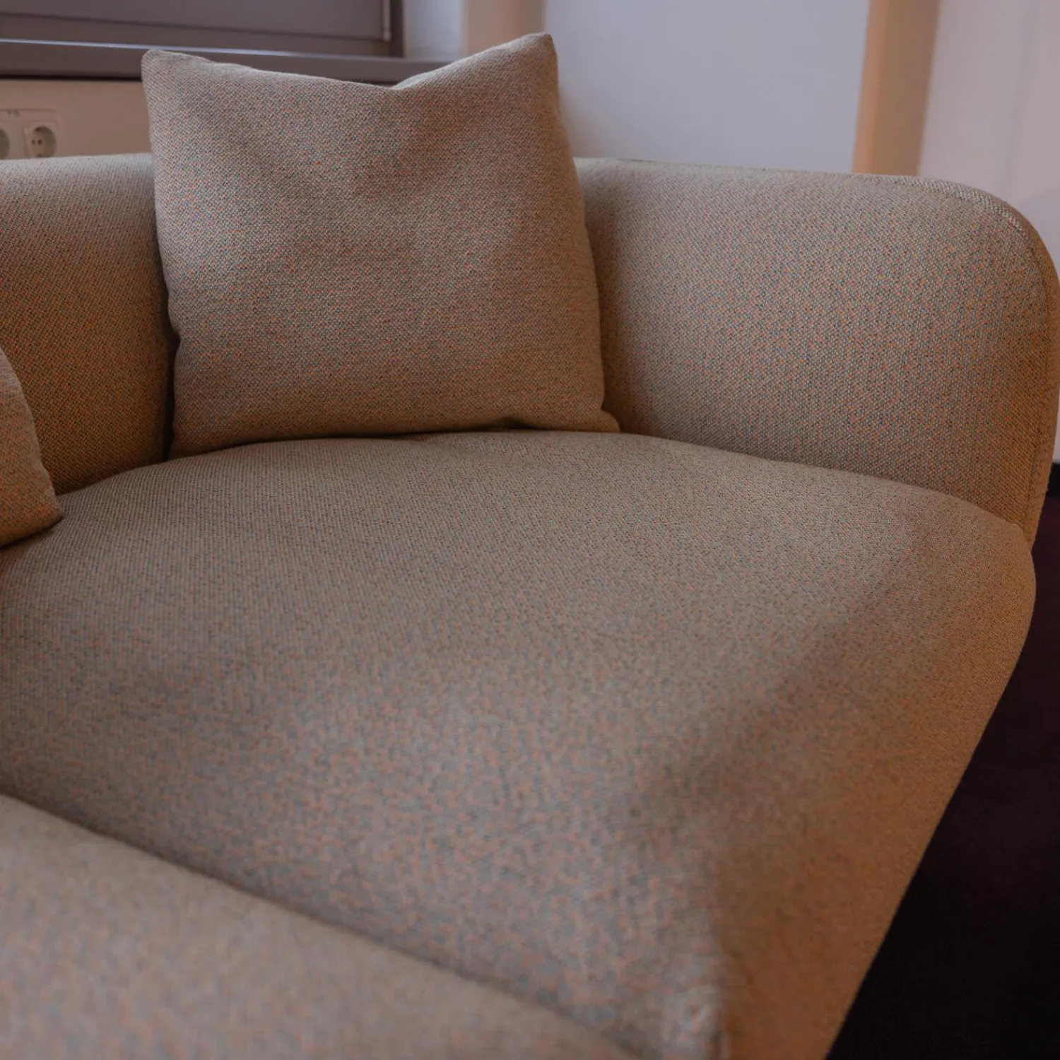 Prostoria 2-Sitzer-Sofas|Sofa Echo Bezug Stoff Mica Melba Grau Gestell Metall Schwarz