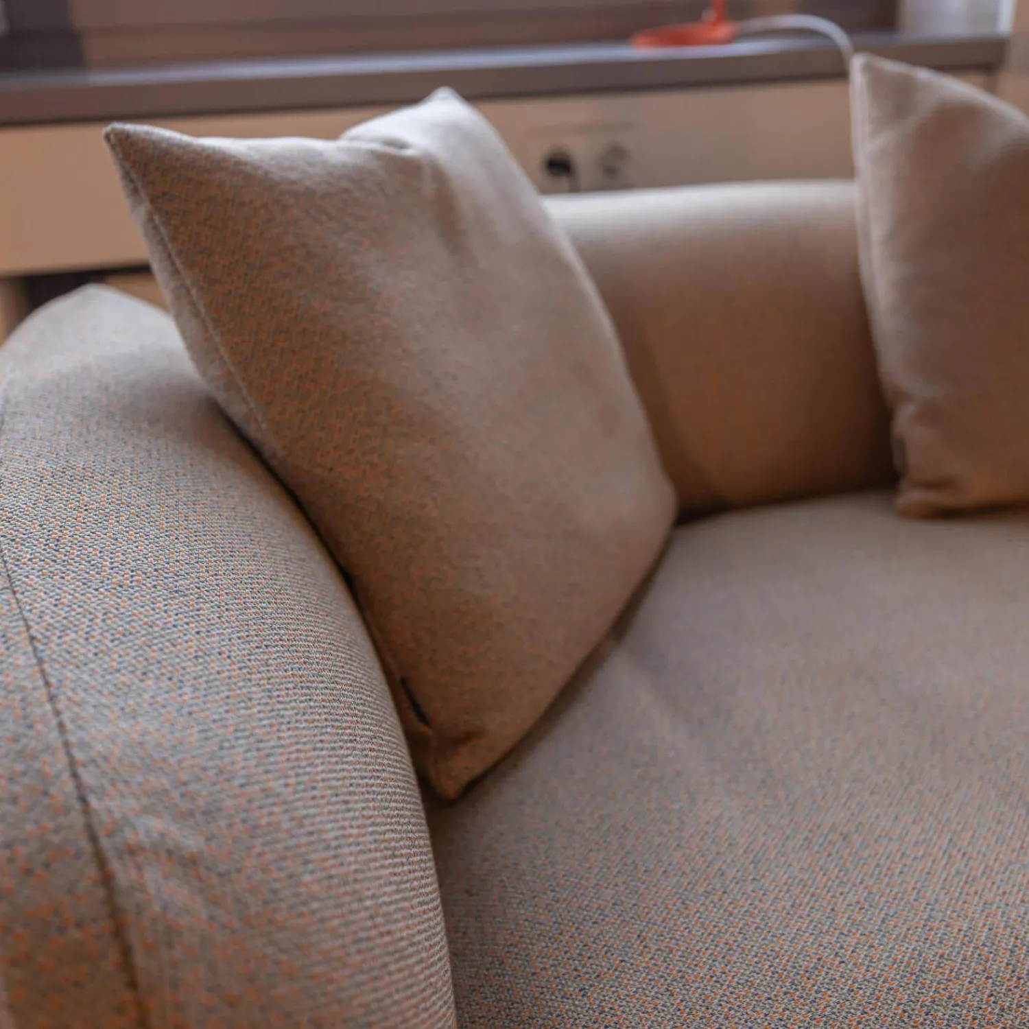 Prostoria 2-Sitzer-Sofas|Sofa Echo Bezug Stoff Mica Melba Grau Gestell Metall Schwarz