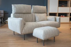 Jori 2-Sitzer-Sofas|Sofa Eden Stoff Dodo C0206 Beige mit Hocker