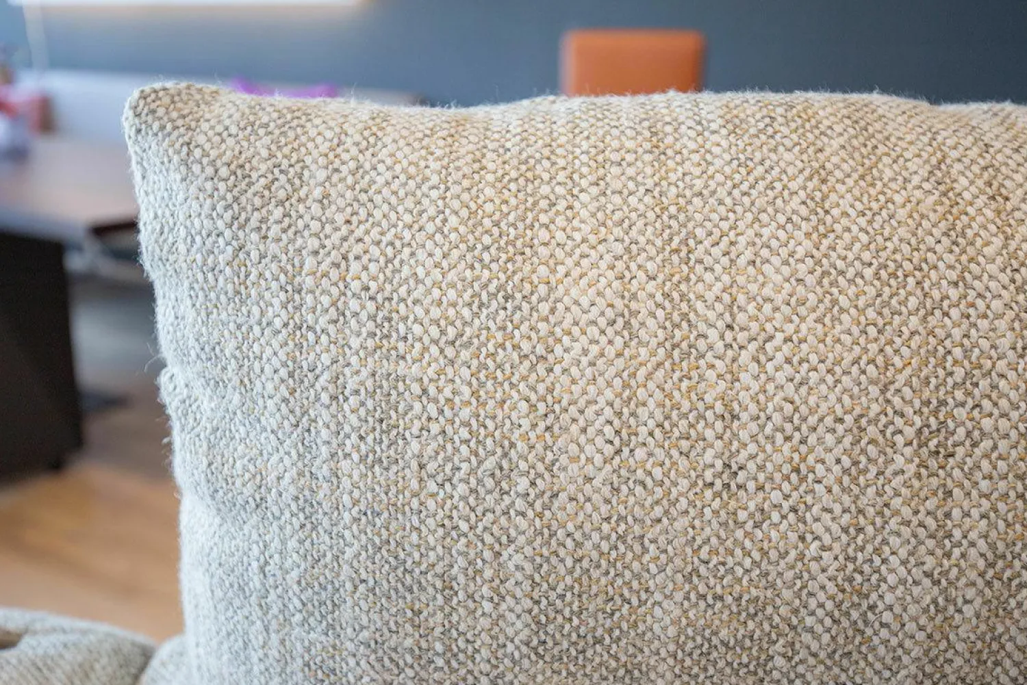 Jori 2-Sitzer-Sofas|Sofa Eden Stoff Dodo C0206 Beige mit Hocker