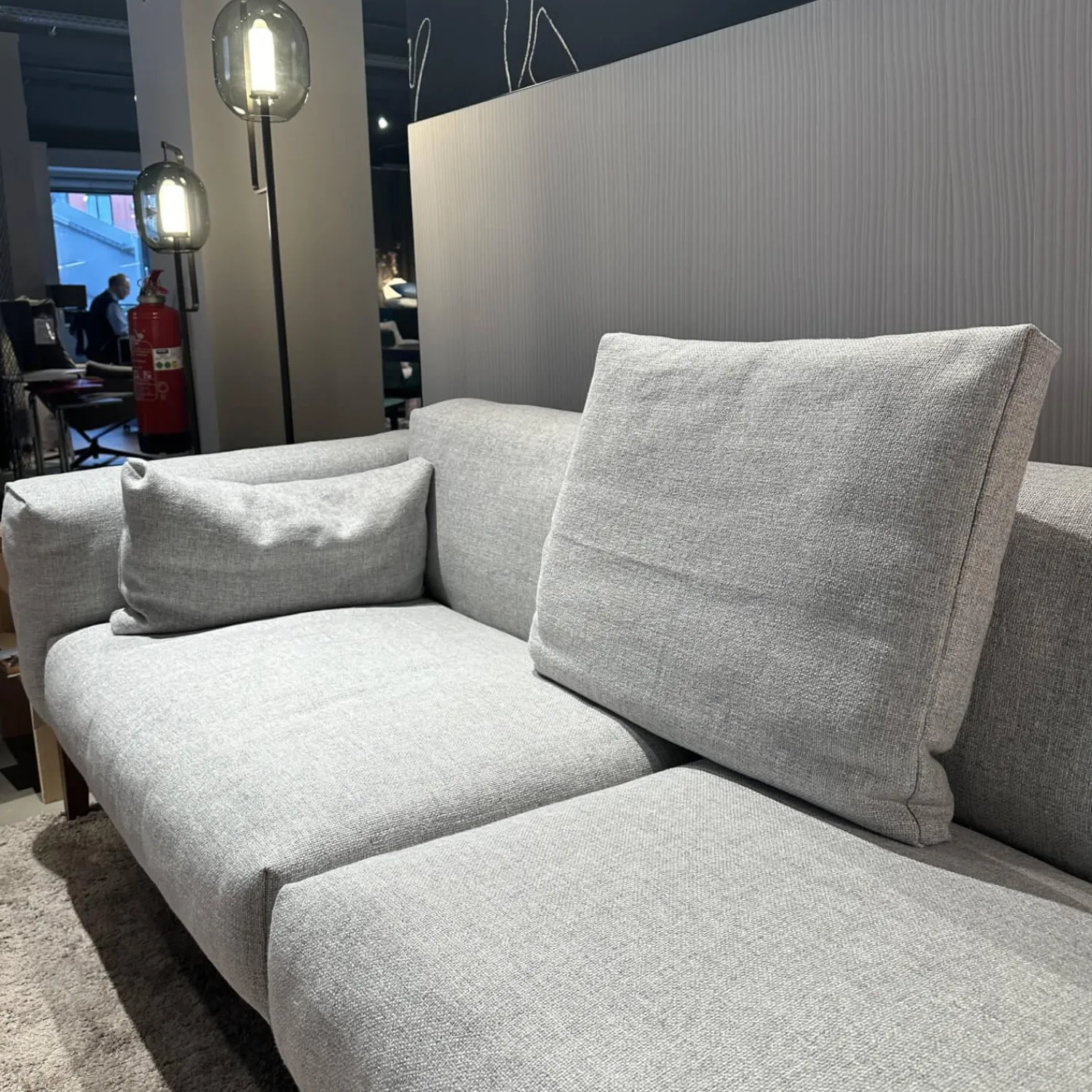 COR 3-Sitzer-Sofas|Sofa Elm Stoff 8300 Lichtgrau Grau Gestell Nussbaum Natur Geölt Braun Inklusive Kissen