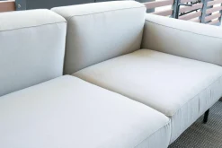 RODA 3-Sitzer-Sofas|Sofa Estendo 003 Stoff Shore Steel S25 Grau Gestell Aluminium Smoke 01 Schwarz Pulverbeschichtet