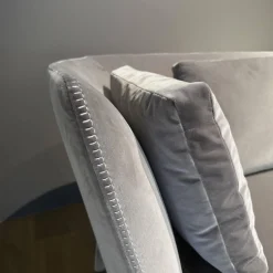 Maxalto 2-Sitzer-Sofas|Sofa Febo 2833TS Stoff 2053251 Sirio Grau Füße Mit Stoff Bezogen Inklusive Rückenkissen