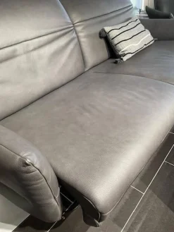 Mondo 2-Sitzer-Sofas|Sofa Felini Leder Reno Anthrazit Metallkufe Matt Schwarz Mit Motorischem Vorziehsitz Und einem Kissen