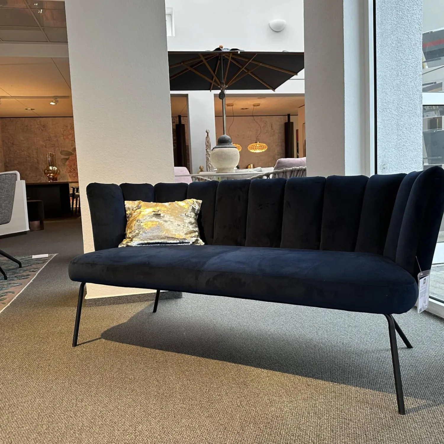 KFF 2-Sitzer-Sofas|Sofa Gaia Lounge Bezug Stoff Seven Darkblue 48 Blau 4 Fuß Rundrohr Struktur Schwarz Mit Kunststoffgleitern Ohne Dekokissen