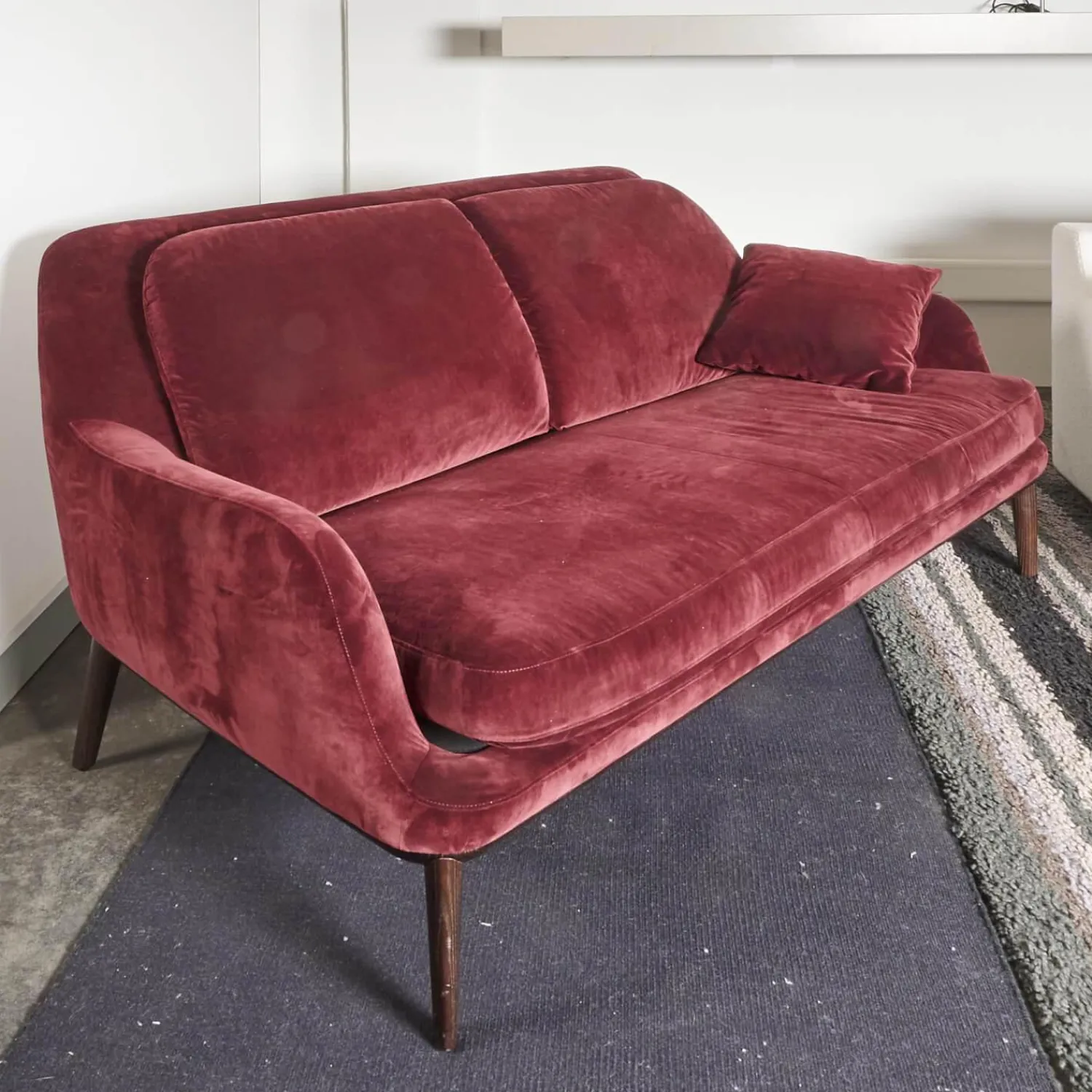 Bielefelder Werkstätten 2-Sitzer-Sofas|Sofa Grace Bezug Stoff City Velvet Reloaded CA7832 095 Rot Füße Holz Braun