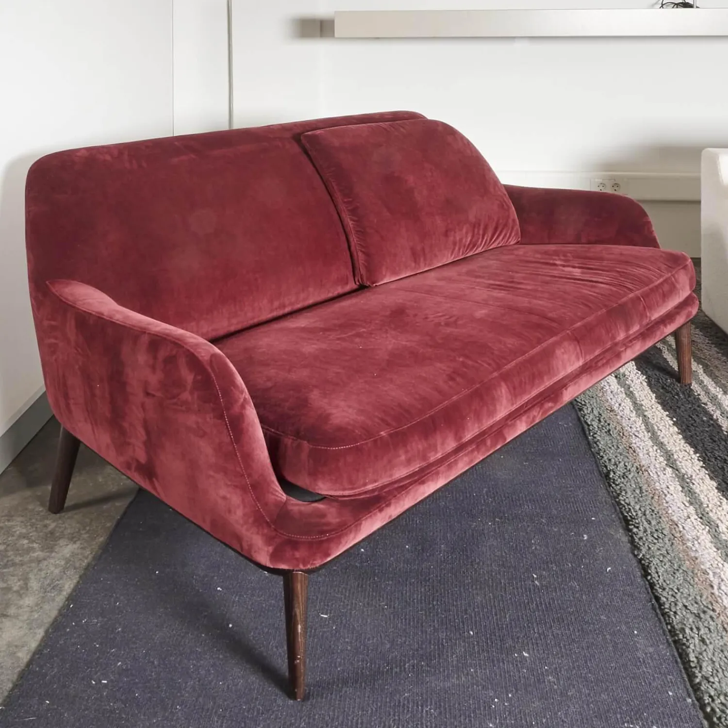 Bielefelder Werkstätten 2-Sitzer-Sofas|Sofa Grace Bezug Stoff City Velvet Reloaded CA7832 095 Rot Füße Holz Braun