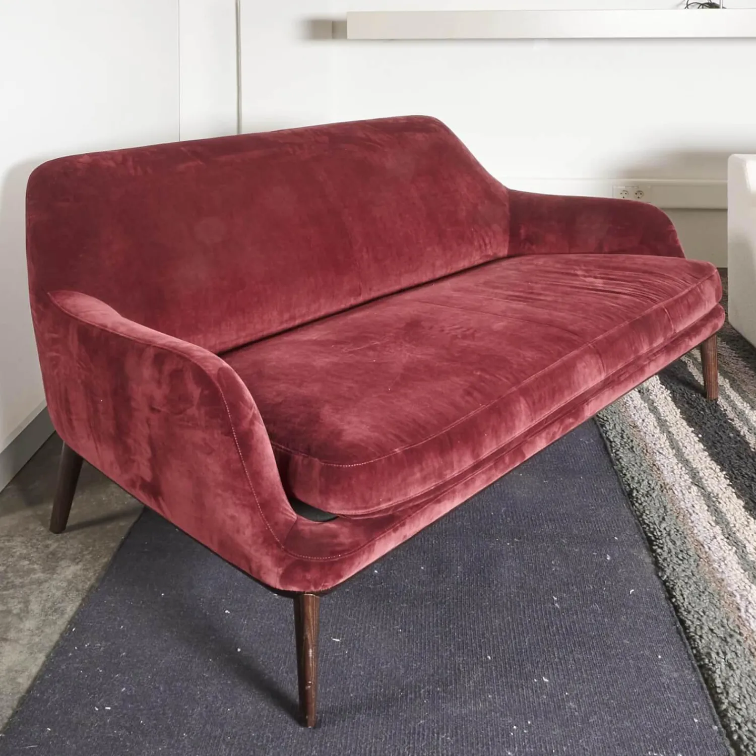 Bielefelder Werkstätten 2-Sitzer-Sofas|Sofa Grace Bezug Stoff City Velvet Reloaded CA7832 095 Rot Füße Holz Braun