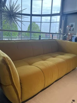 Raum.Freunde 2-Sitzer-Sofas|Sofa Hedda Stoff Velvet 16 Yellow Gelb Füße Kunststoff Schwarz