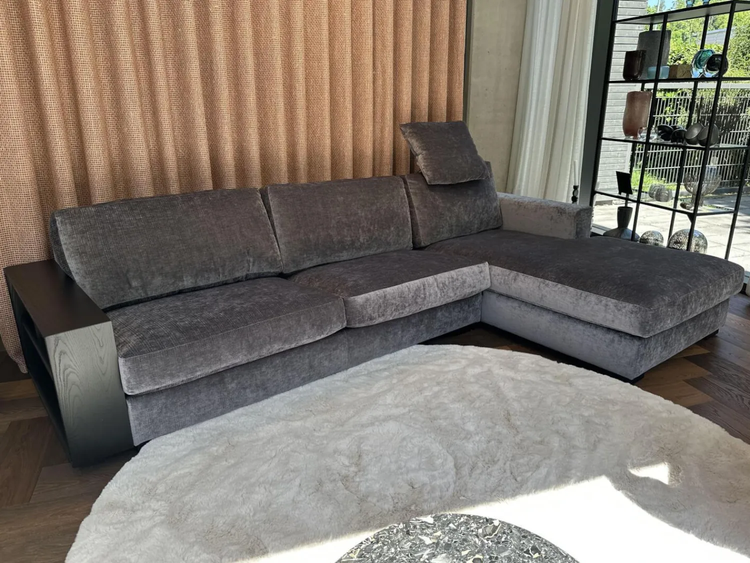 Bielefelder Werkstätten Ecksofas|Sofa Inspiration Stoff IP Fame IP1777 484 Grau Holzfuß Esche Schwarz Gebeizt