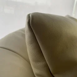 Walter Knoll 2-Sitzer-Sofas|Sofa Ishino Elen Leder 1391 Linen Grün Sockel Schwarz Lackiert