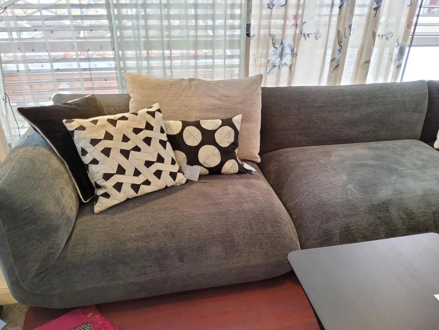 COR Ecksofas|Sofa Jalis Stoff 8145 Dunkelgrau Nahtband Grau mit einem Rückenkissen