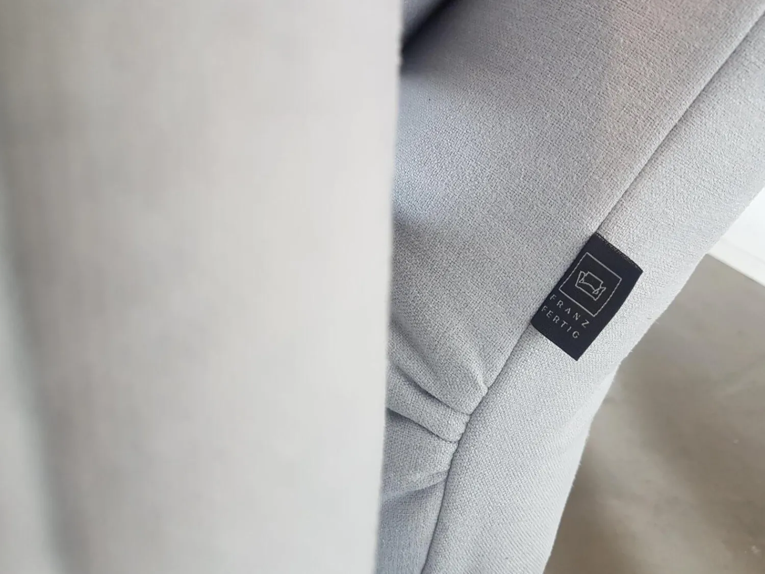 Franz Fertig 2-Sitzer-Sofas|Sofa Jill Stoff E Cape 60 Lightgrey Grau mit Verstellfunktion