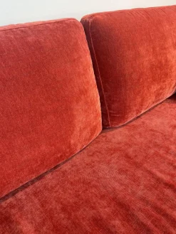 Raum.Freunde 2-Sitzer-Sofas|Sofa Lenni Style Stoff Wildflower 9 Raspberry Pink Rot Füße Metall Schwarz