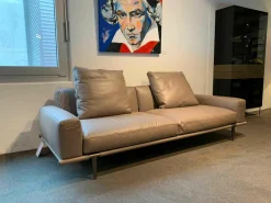 Poltrona Frau 2-Sitzer-Sofas|Sofa Let It Be Leder Soul Smokey Braun mit 2 Kissen und Kopfstütze