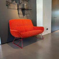 Freifrau Bänke|Sofa Leya Lounch Couch Stoff Velours Tresse Sunset 17229 6 Rot Orange Gestell RAL 3000 Feuerrot Rot