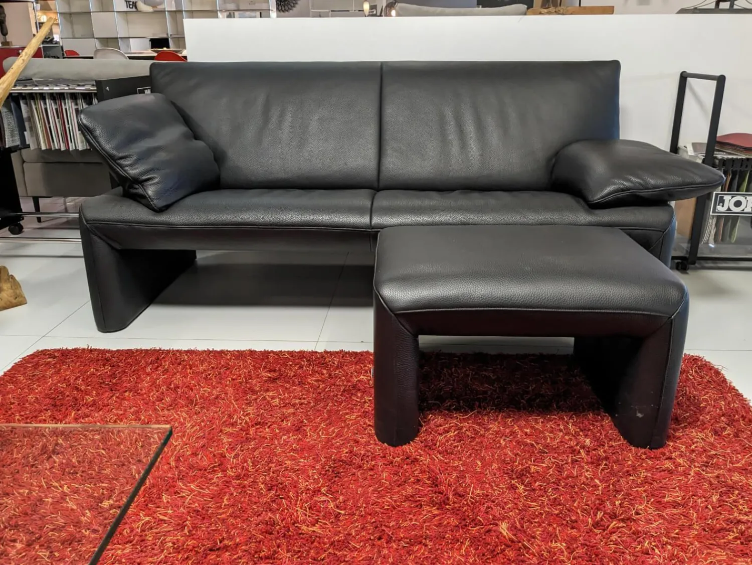 Jori 2-Sitzer-Sofas|Sofa Linea 210 Leder Fuerte Schwarz mit Hocker