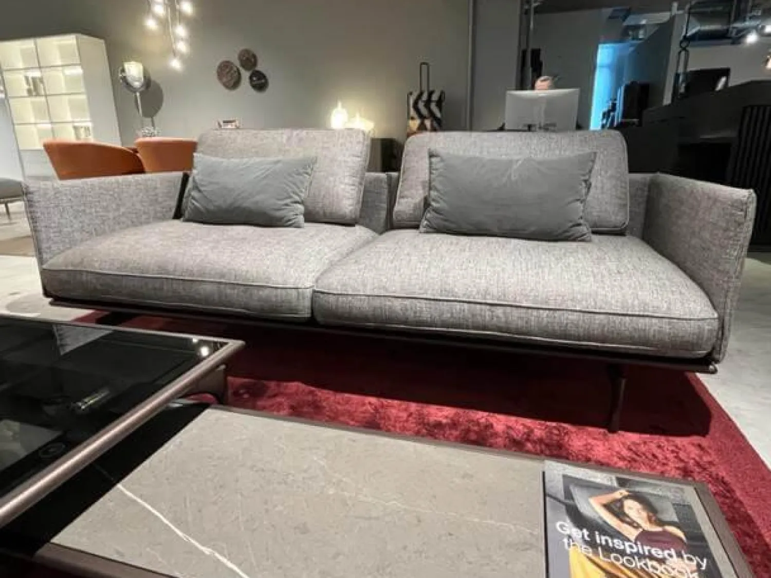 Rolf Benz 2-Sitzer-Sofas|Sofa Liv Stoff 17 Beigegrau Aluminiumgestell Marrone Metallic 4 Kissen 2 Polsterrollen