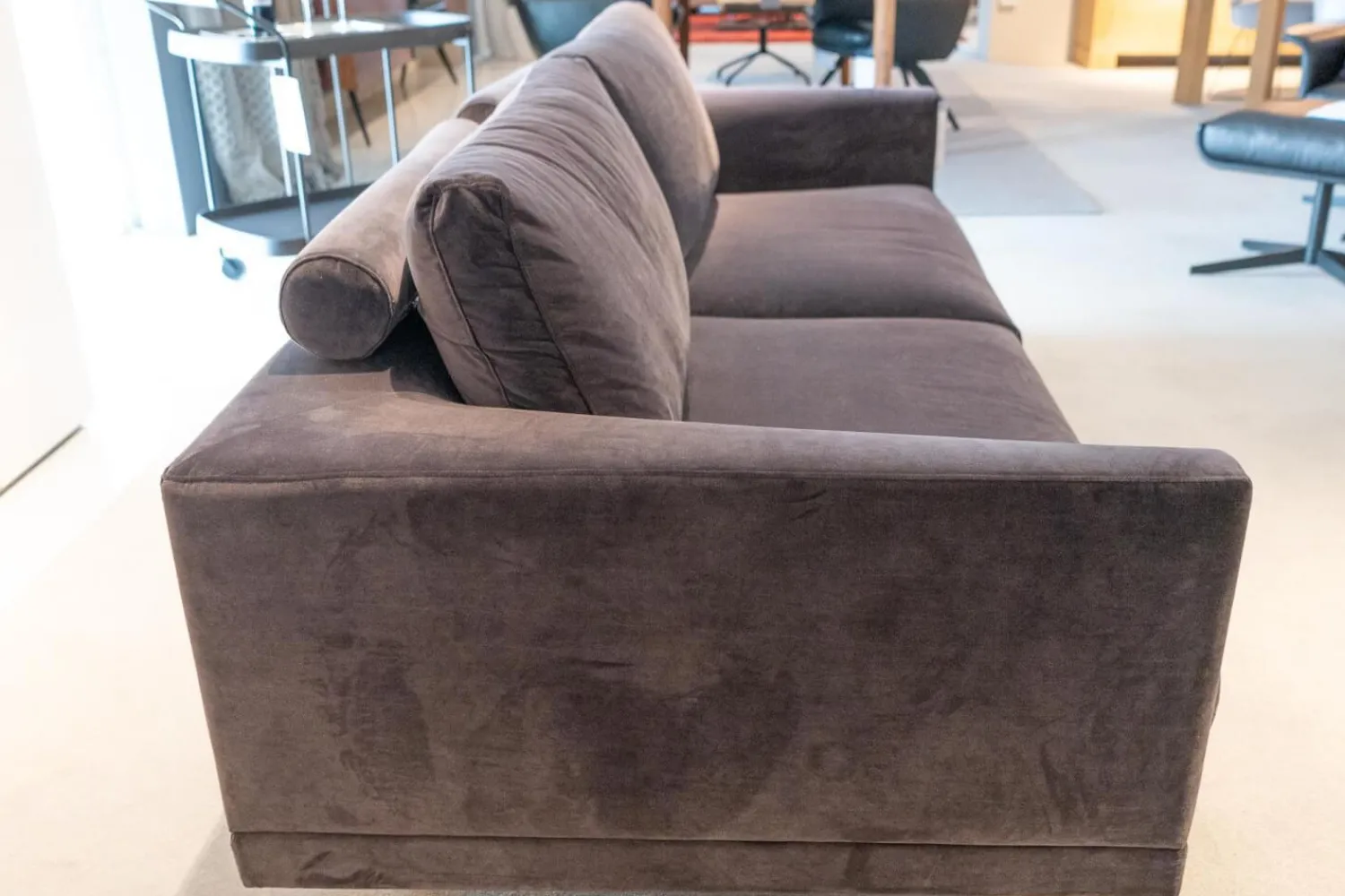 Bielefelder Werkstätten 2-Sitzer-Sofas|Sofa Long Island Bezug Stoff City Velvet Reloaded CA7832 095 Grau Metallfuß Schwarz Mit Rückenkissen