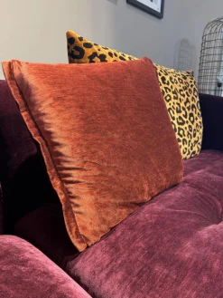 Bretz 3-Sitzer-Sofas|Sofa Manyara Stoff Boa Bordeaux Rot mit 5 Kissen