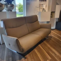 Contur 2-Sitzer-Sofas|Sofa Marsala Bezug Stoff Q2 Fashion Grau Beige Gestell Edelstahloptik Gebürstet Mit Verstellbaren Armlehnen